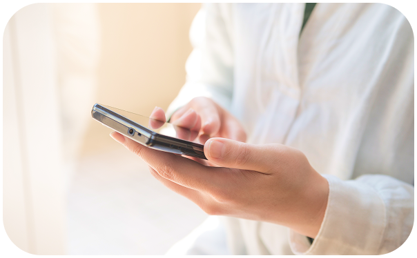 スマートフォンで診療予約を行うイメージ