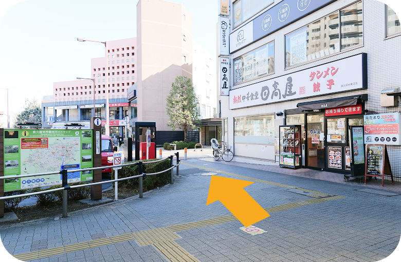 階段を出て右方向へ進む